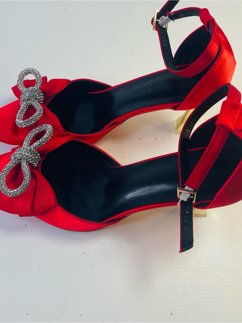 Source Unknown Red Pointed-Toe Heels with Bow and Crystal Accent - Picture 6 of 6